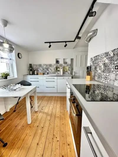 Schönes City-Apartment mit 2 Schlafzimmer, Parkplatz, ruhig und hell in Oldenburg – Schlafzimmer