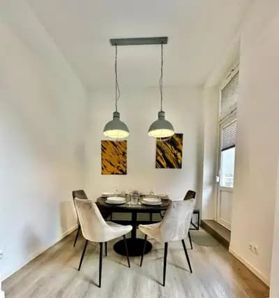 Erholsame City-Erdgeschosswohnung mit Veranda, Grill und Parkplatz in Oldenburg – Wohnbereich