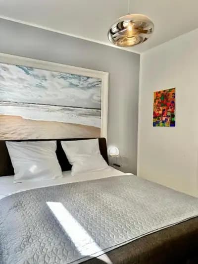 Geräumiges City-Apartment mit 2 Badezimmer und Parkplätzen in Oldenburg – Wohnbereich
