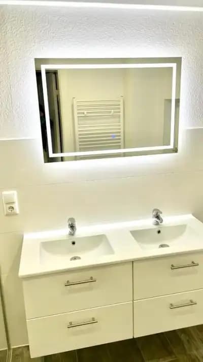 Geräumiges City-Apartment mit 2 Badezimmer und Parkplätzen in Oldenburg – Badezimmer