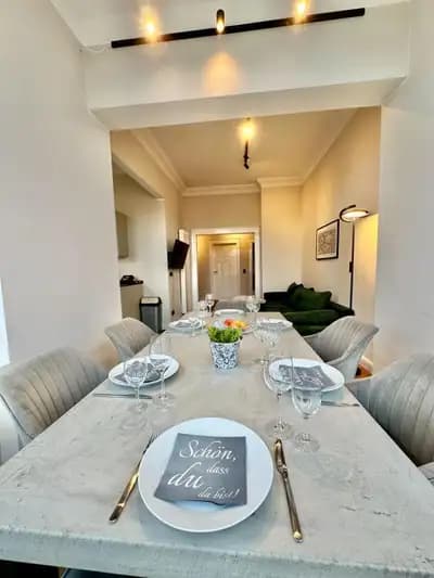 Perfektes Apartment in Stadtvilla mit Balkon und zwei Bädern in Oldenburg – Wohnbereich