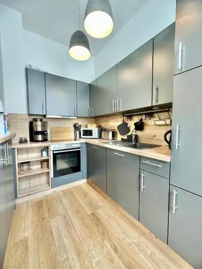 Großes City-Apartment am Waffenplatz mit 3 Schlafzimmern & 2 Bädern in Oldenburg – Küche