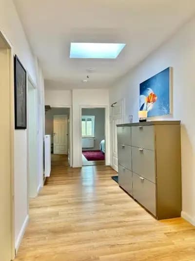 Ruhiges Dachgeschoss-Apartment mit 3 Schlafzimmern in der City, Oldenburg – Wohnbereich
