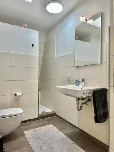 Ruhiges Dachgeschoss-Apartment mit 3 Schlafzimmern in der City, Oldenburg – Küche