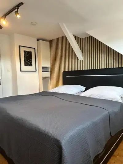 Schönes City-Apartment mit 2 Schlafzimmer, Parkplatz, ruhig und hell in Oldenburg – Gesamtansicht