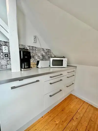 Schönes City-Apartment mit 2 Schlafzimmer, Parkplatz, ruhig und hell in Oldenburg – Küche