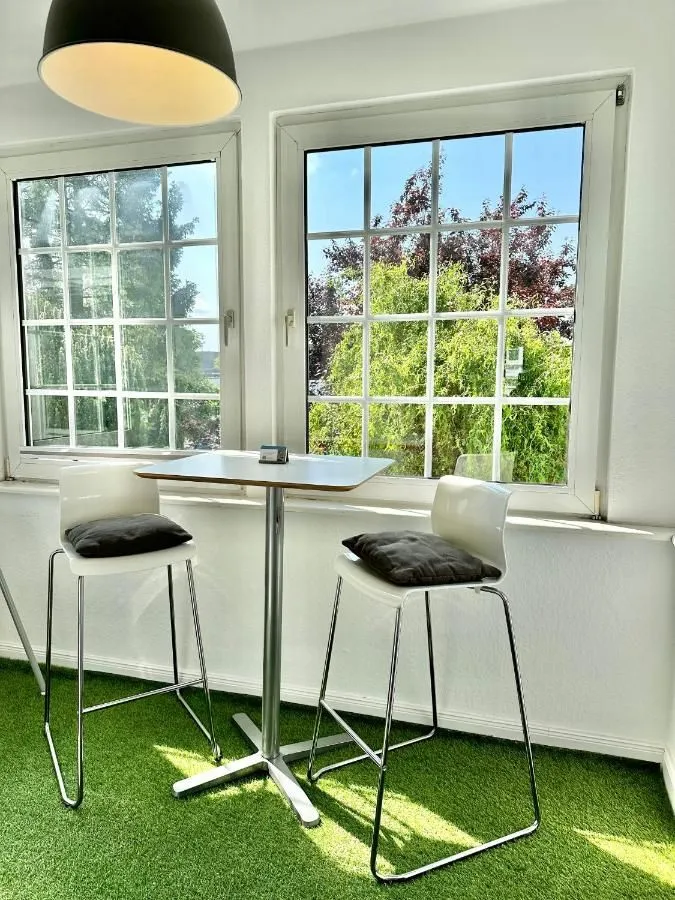 Geräumiges City-Apartment mit 2 Badezimmer und Parkplätzen in Oldenburg – Wohnbereich