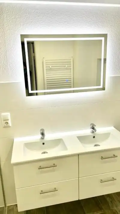 Geräumiges City-Apartment mit 2 Badezimmer und Parkplätzen in Oldenburg – Badezimmer