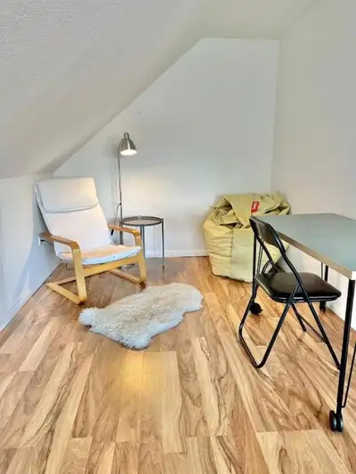 Großes City-Ferienhaus mit Terrasse, Grill und Parkplatz in Oldenburg – Schlafzimmer 1