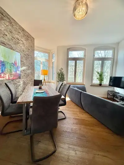Modernes City-Apartment mit Blick in den Park und 2 Bäder in Oldenburg – Badezimmer